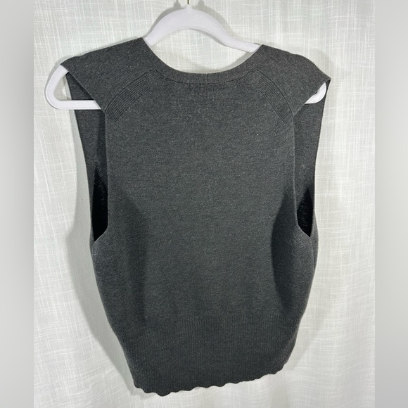 Women’s gray wool sweater vest minimal merino wool. - Picture 4 of 4